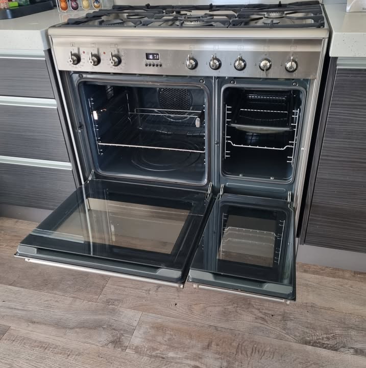 Kim's Oven Cleaning — a freshly cleaned range cooker